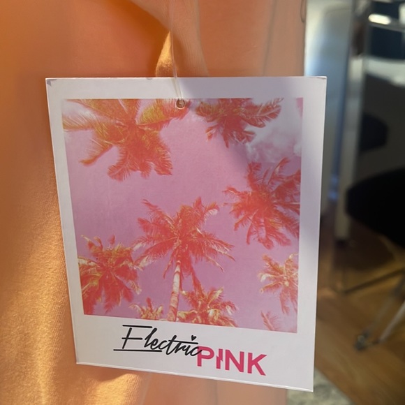 🐝 NWT Electric Pink Proverbs Honey Bee Embroidered Tee Pretty Peach Color Sz 3x - Picture 3 of 7